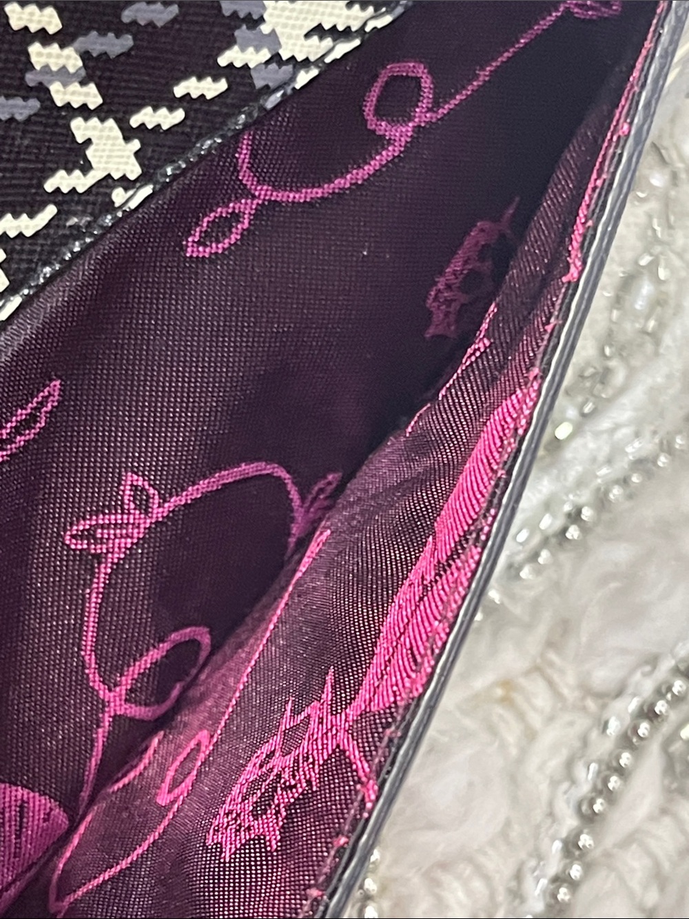 Betsey Johnson Plaid Wristlet Clutch Wallet Black Cream Pink Like New - Picture 10 of 10
